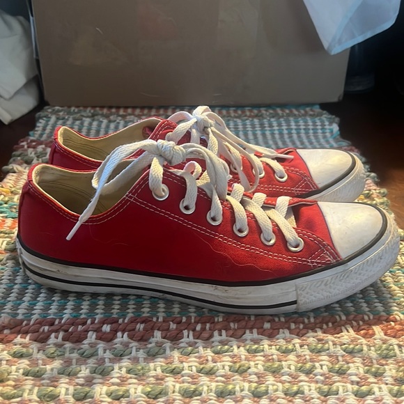 Red Converse All Star Unisex Mens 7 Womens 9 Red Low Top Sneaker Shoes - Picture 1 of 4